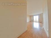 Appartement à PINS-JUSTARET