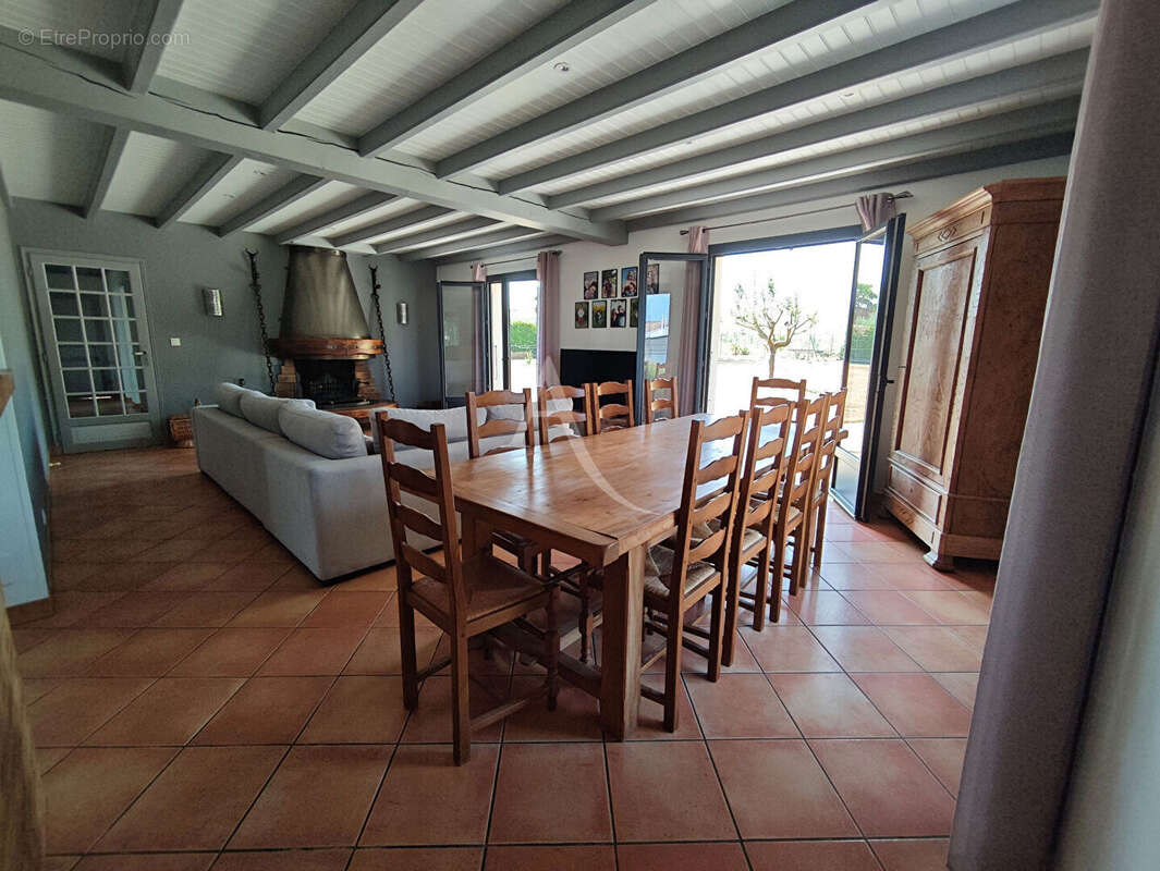 Maison de plain pied -  Semussac 4 pièce(s) 120 m2 - photo 4