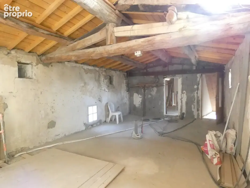 Bagard, centre du village , maison sur trois niveaux avec garage - photo 14