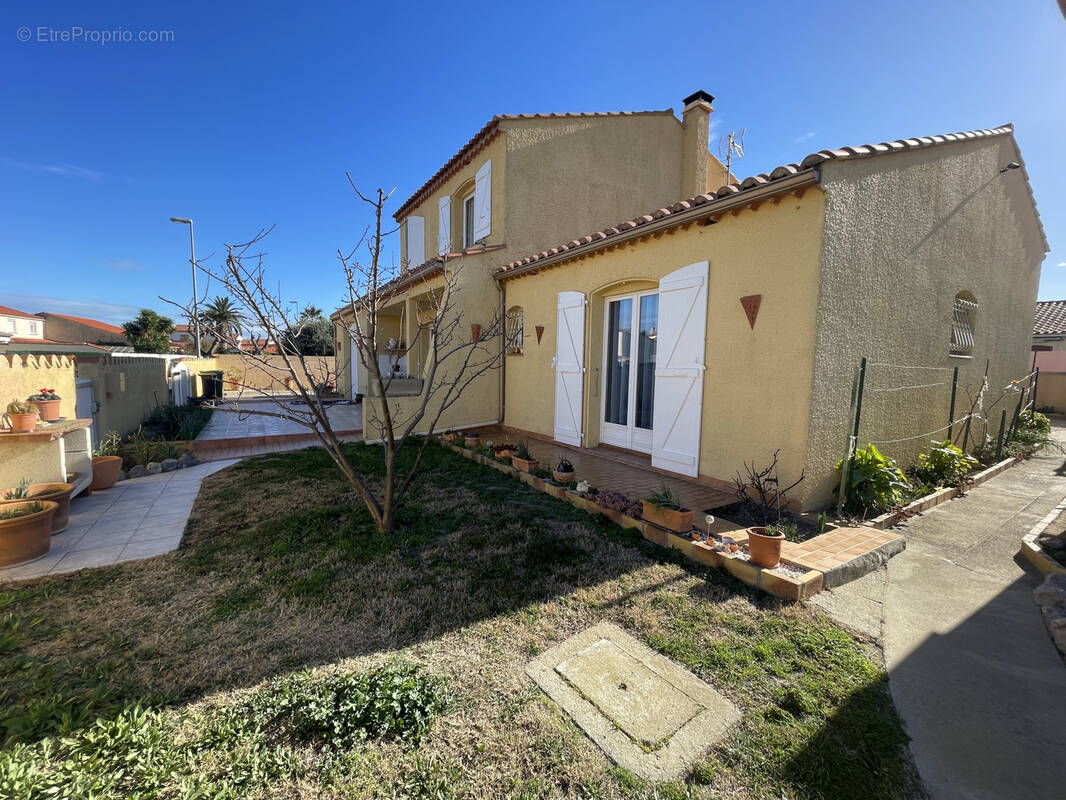 Maison à SAINT-LAURENT-DE-LA-SALANQUE