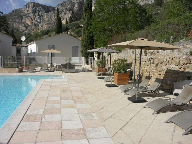 Commerce à MOUSTIERS-SAINTE-MARIE