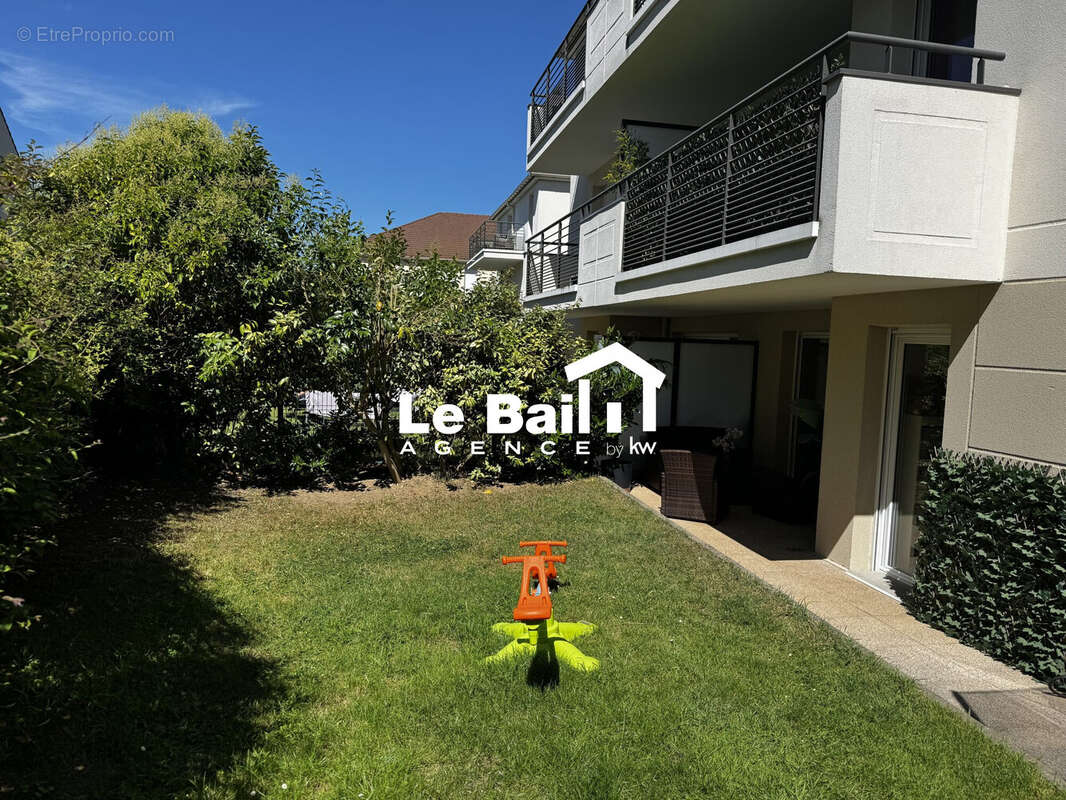 Appartement 73 m² à Osny  - photo 2