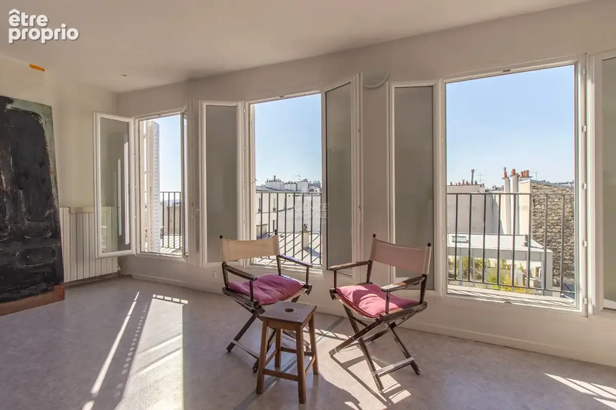 Paris 18eme - montmartre - rue tholoze - dernier etage ! balconnet a toutes les fenetres ! - photo 2