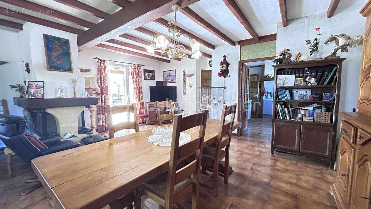 Maison à PEZILLA-LA-RIVIERE