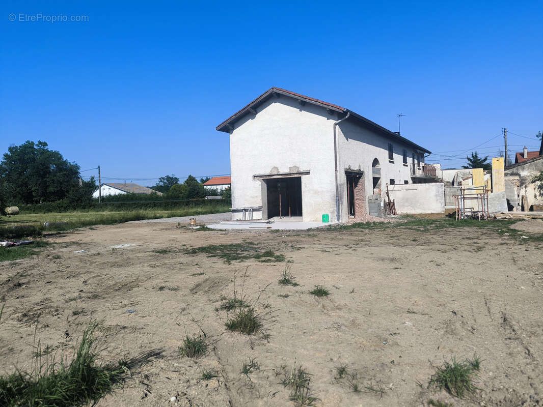 Maison à VEAUCHE