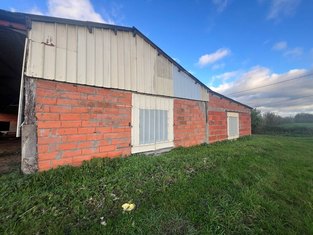 Parking à GRAND-AUVERNE