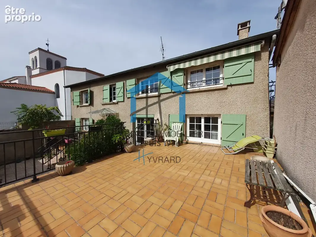 Maison de village avec jardin, terrasses et garage. - photo 1