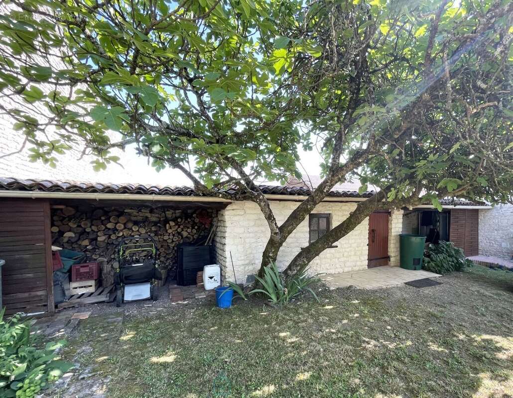 Jolie maison de village avec un jardin de 810 m² et 1 390 m² de bois - photo 4