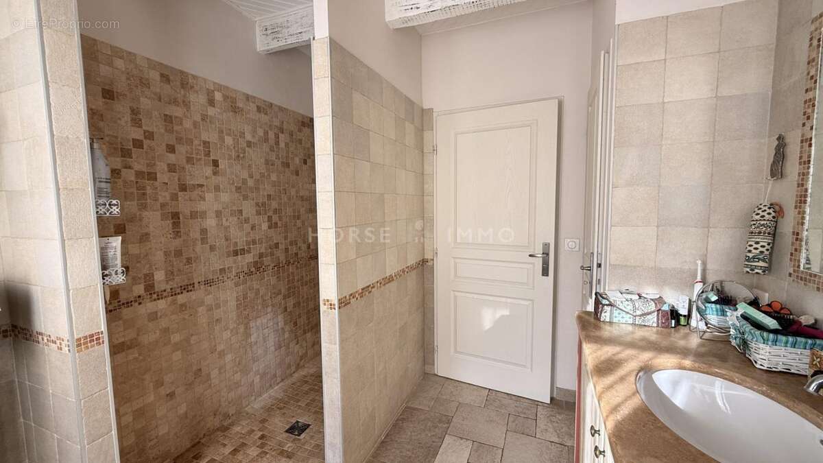 Belle propriété avec deux logements et dépendances - photo 7