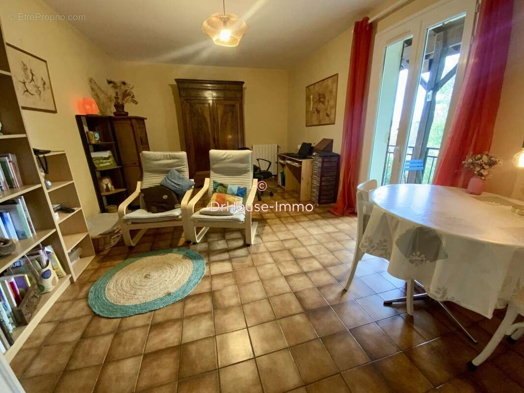 Maison 176 m² à Pradines  - photo 3