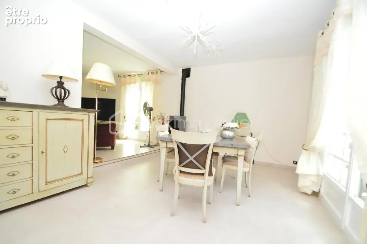 Belle villa familiale avec piscine, 151 m² et carport - photo 6