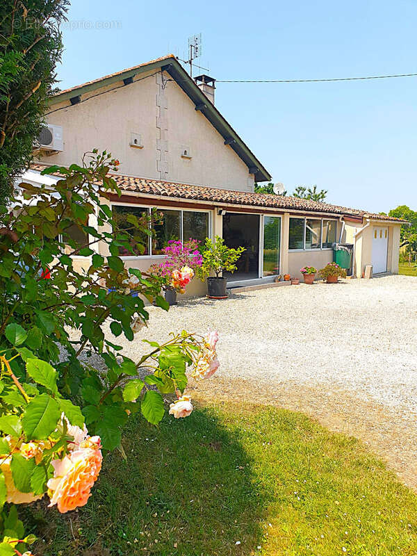 Maison 181 m² – Barbezieux (16) – 4/5 chambres, terrain 3 300 m², 2 garages - photo 15