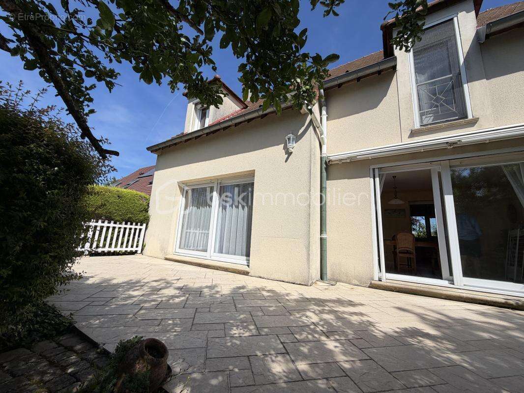Maison traditionnelle avec jardin ombragé - photo 11