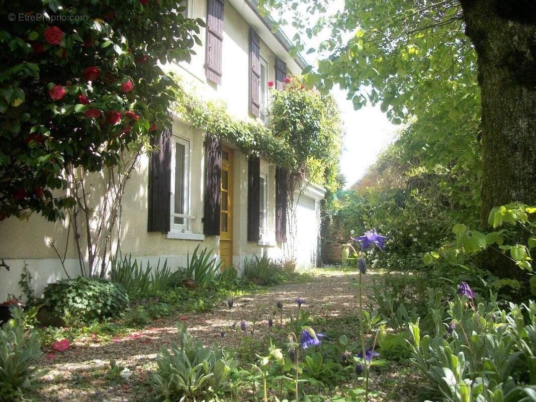 Maison à SAINT-YRIEIX-LA-PERCHE
