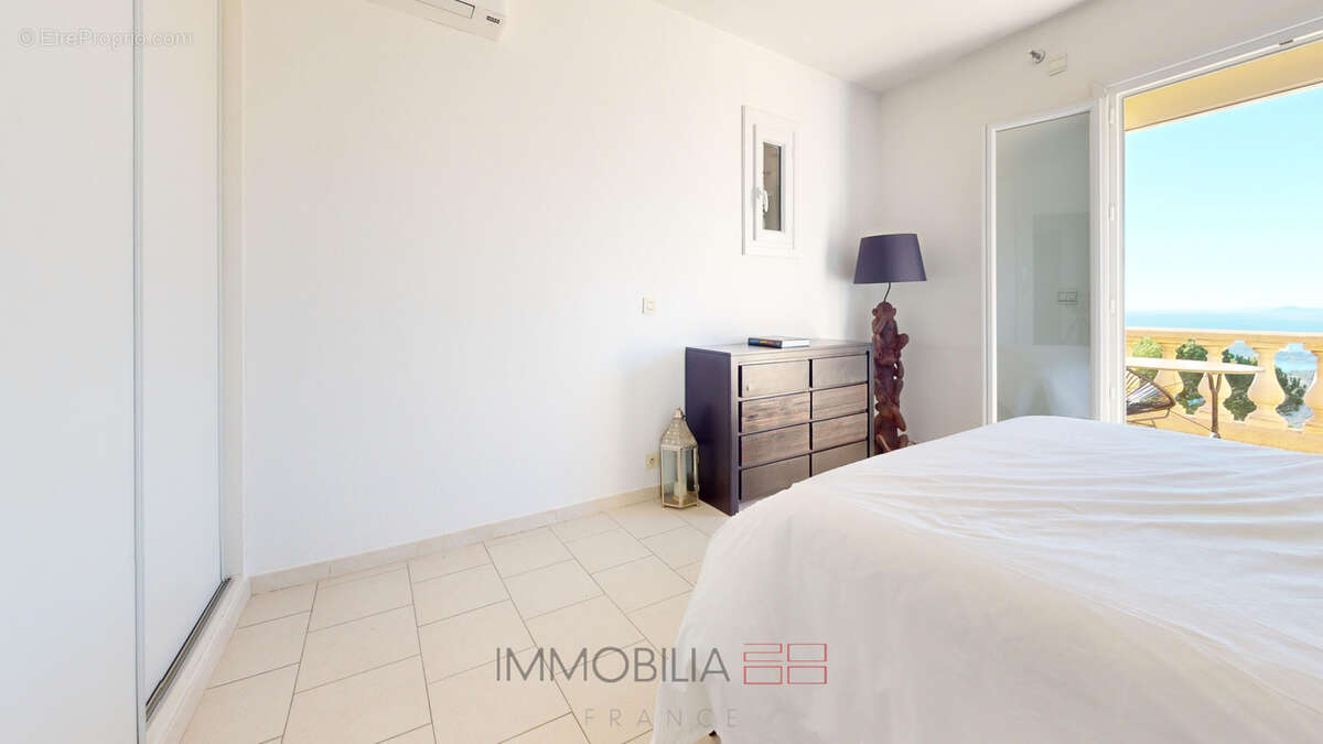 À vendre   maison - appartement indépendant - piscine et dépendances - photo 15