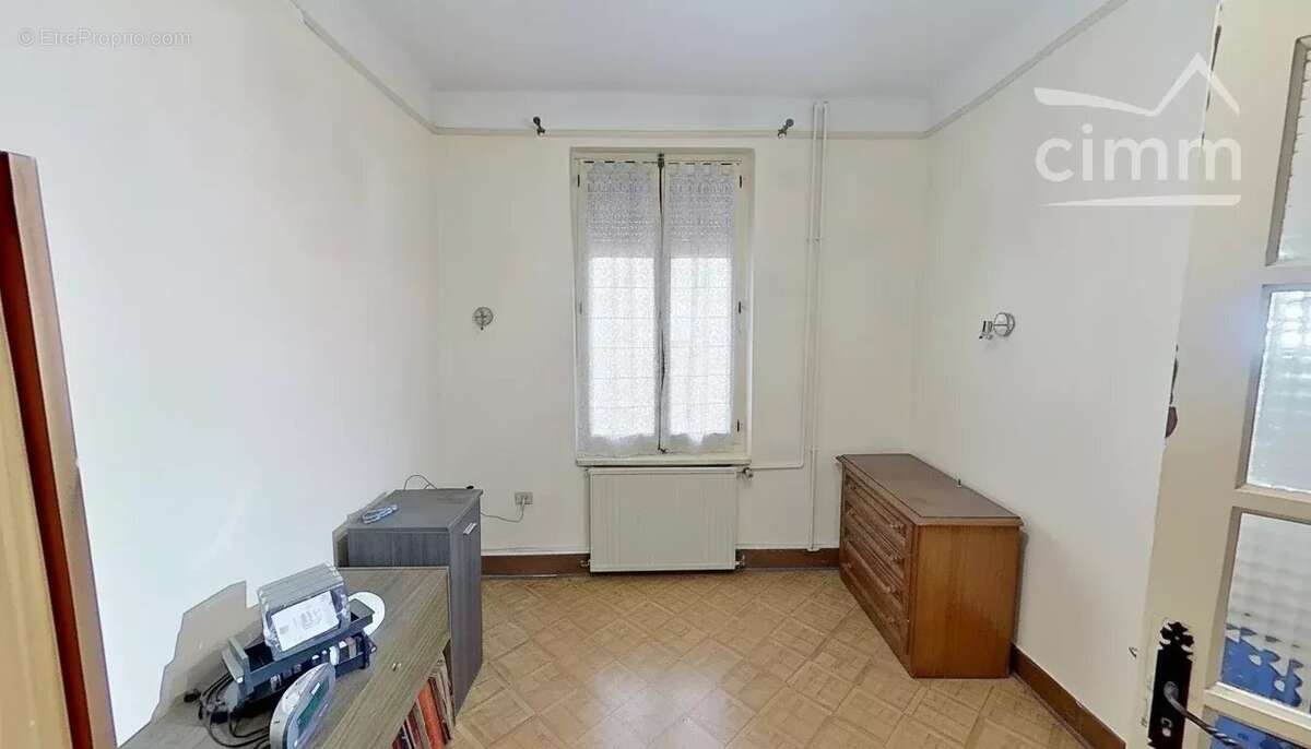Décines-charpieu – maison à fort potentiel avec jardin – à 2 pas du tram t3 - photo 3