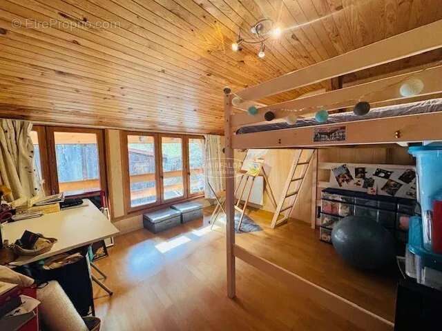 Appartement à NANCY-SUR-CLUSES