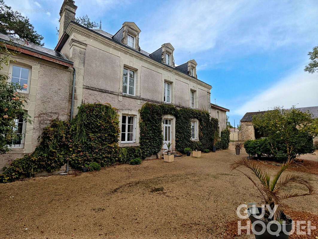 Maison à VENDEUVRE-DU-POITOU