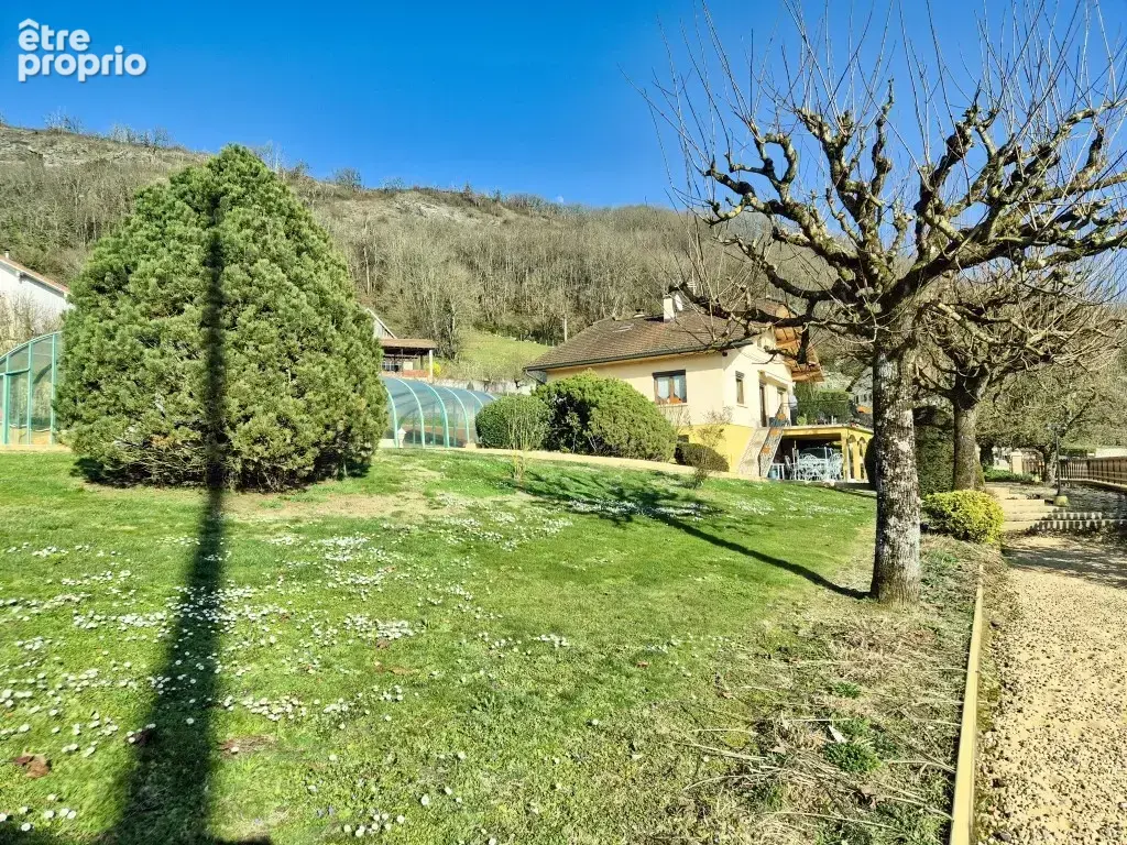 Propriété gîtes environ 300 m2 sur 3300 m2 de terrain - photo 4