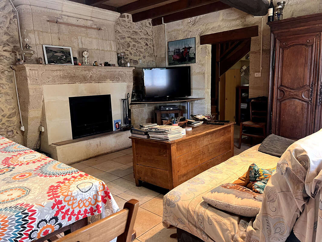 Maison de caractère à rénover avec potentiel - photo 4