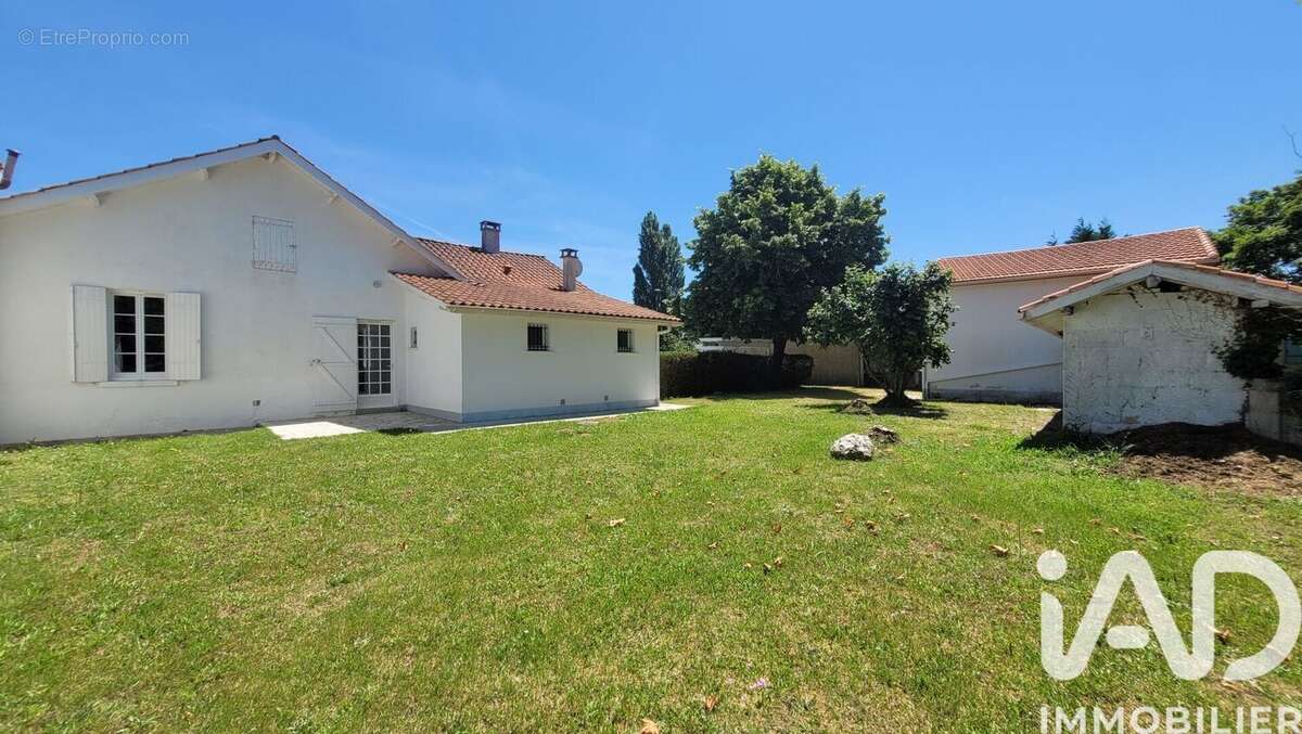 Photo 9 - Maison à LA ROCHE-CHALAIS