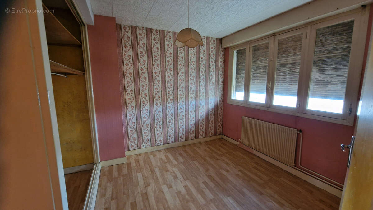 Amiens nord : maison t4 avec cave a renover - photo 9
