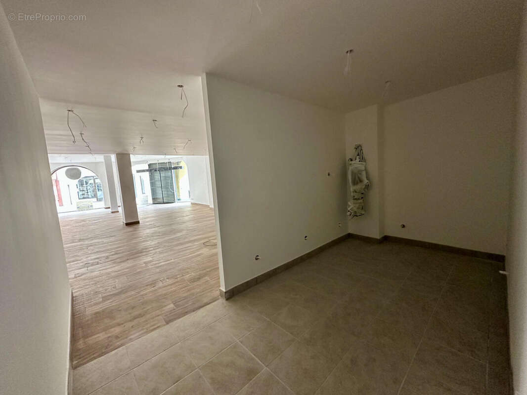 IMG_9469 - Commerce à REMIREMONT