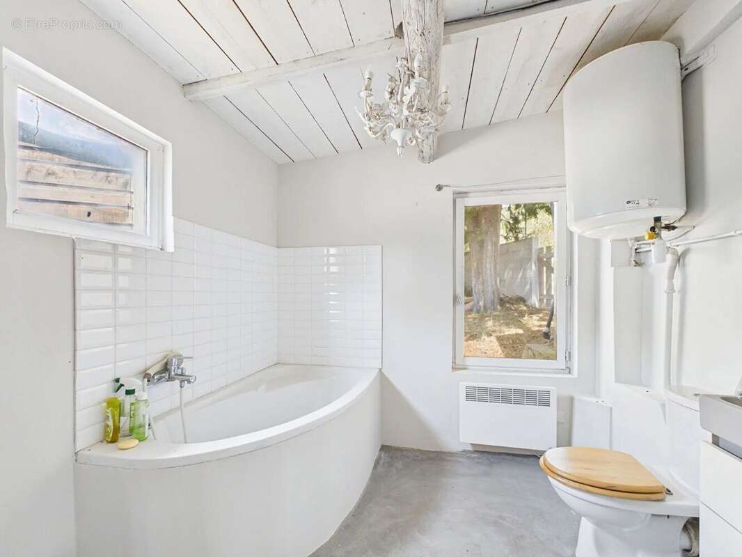 Maison à FONTVIEILLE