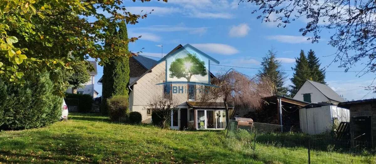Maison à SAINT-SAUVES-D'AUVERGNE