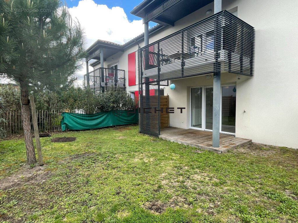 Appartement à SAINT-JEAN-D'ILLAC