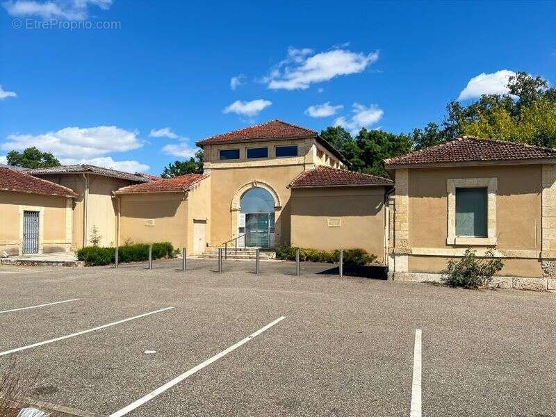 Commerce à FLEURANCE