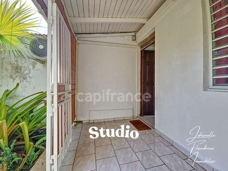 Propriété rare avec maison + 3 logements indépendants – 1850 m² constructible – Basse-Terre centre - photo 13