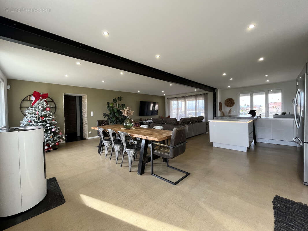 Maison à SAINT-JUST-SAINT-RAMBERT