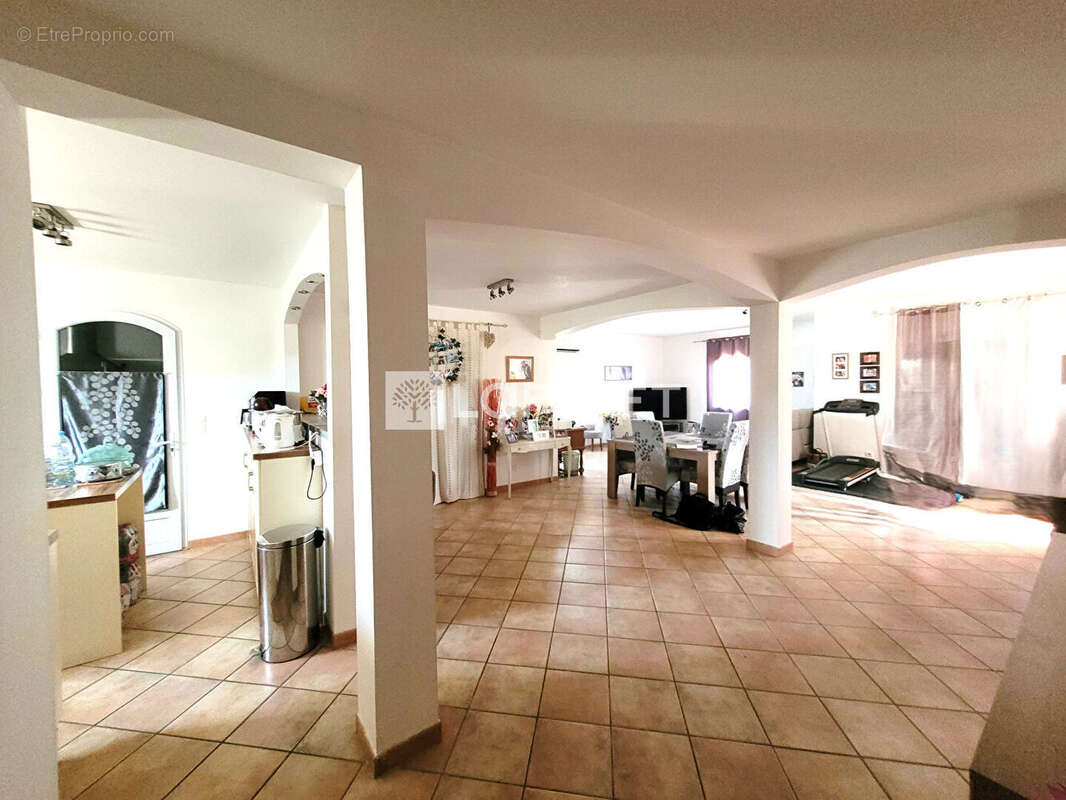 Ensemble immobilier d'habitation - photo 3