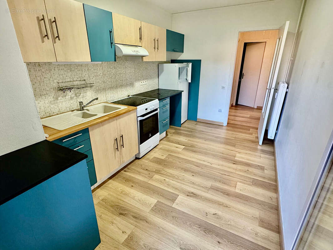 CEBAZAT / Appartement à vendre en centre-ville de type F3 avec balcon ! - photo 11