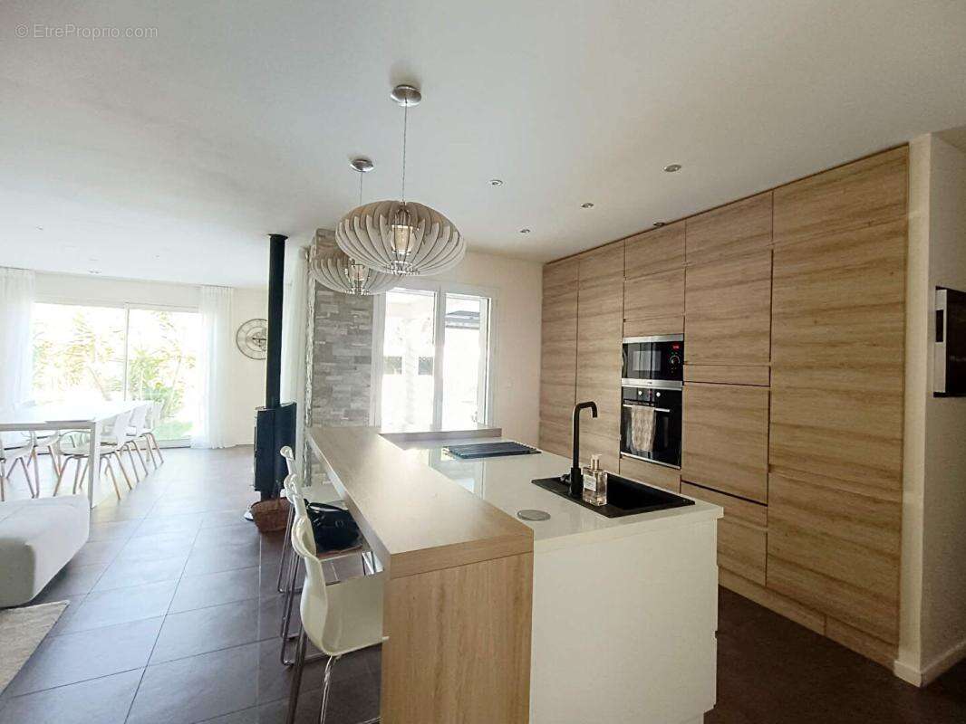Maison Saint Chamas 5 pièce(s) Avec Piscine et jardin aménagé - photo 13