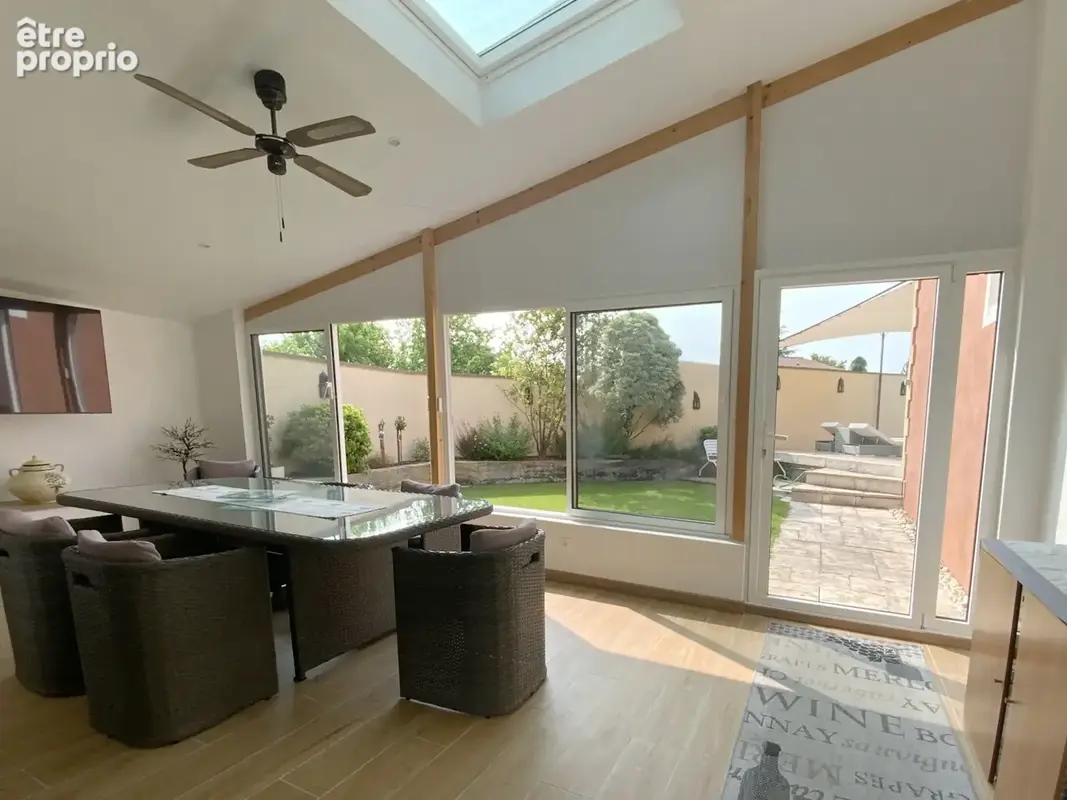 Villa plain pied sur 1000 m2 de terrain avec piscine. - photo 4