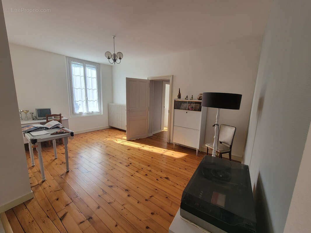 Maison à BRISSAC-QUINCE