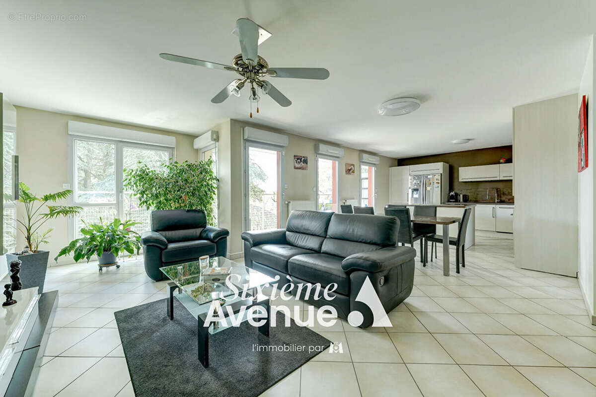 Appartement à DECINES-CHARPIEU