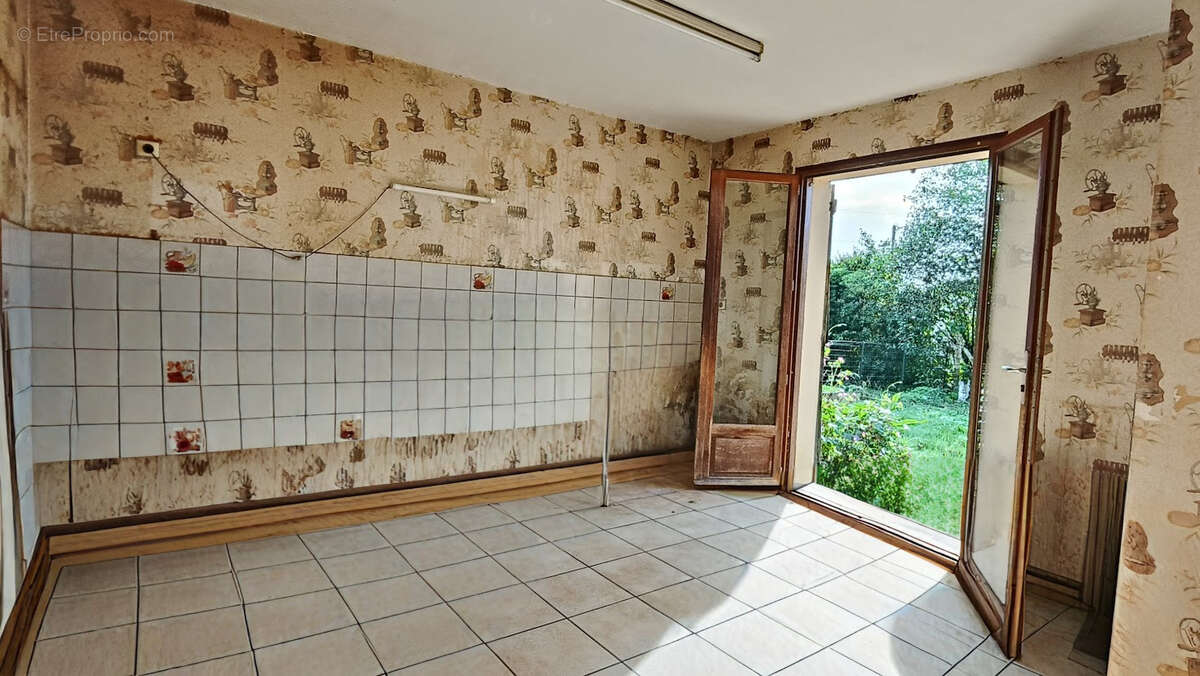 Maison à SAINT-CHRISTOLY-DE-BLAYE