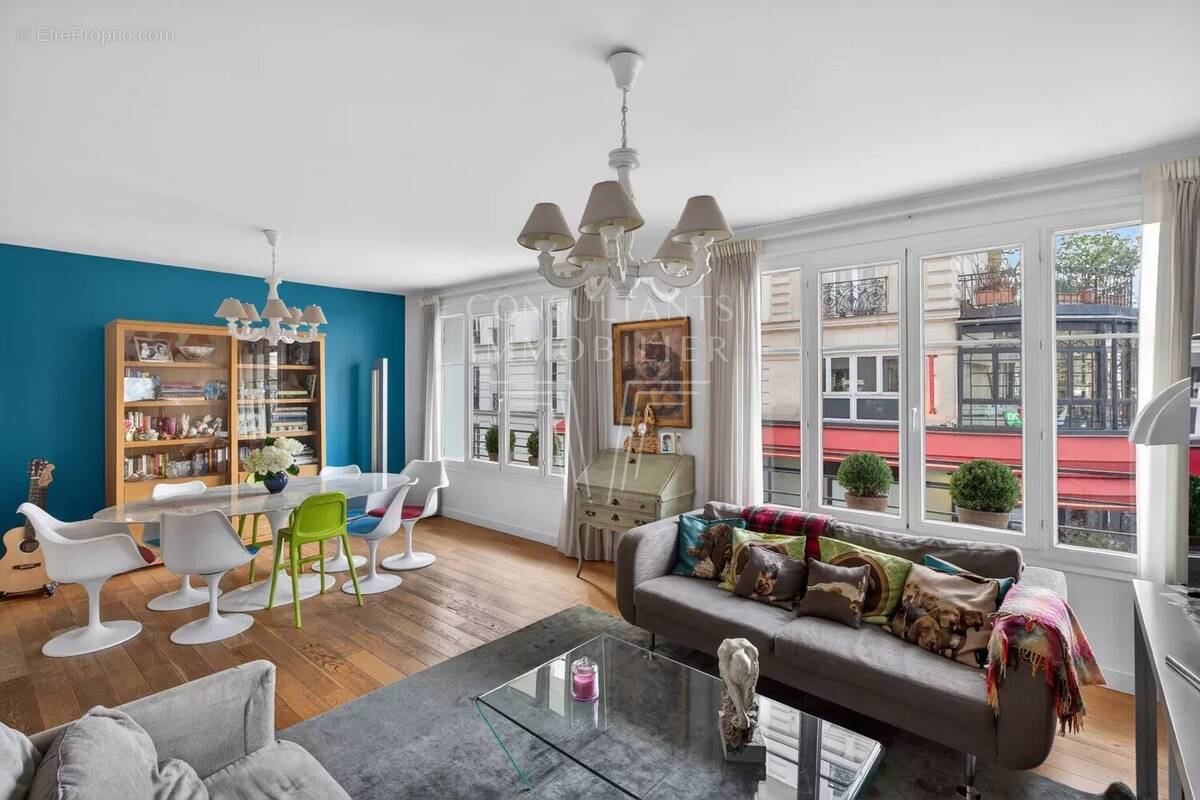 Appartement à PARIS-16E