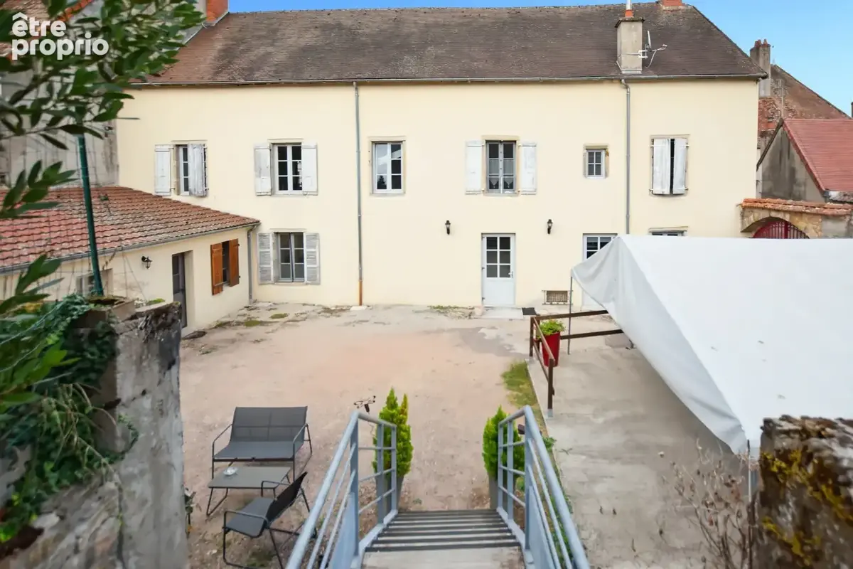 Propriété rénovée de 324 m² avec terrain à COUCHES (71) - photo 24