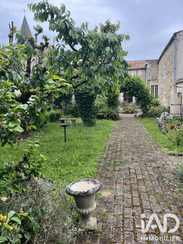Maison 223 m² à Le Gua  - photo 5