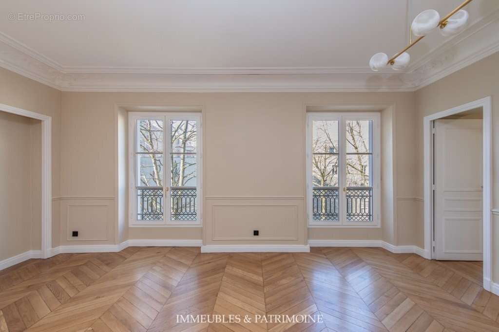 Appartement à PARIS-8E