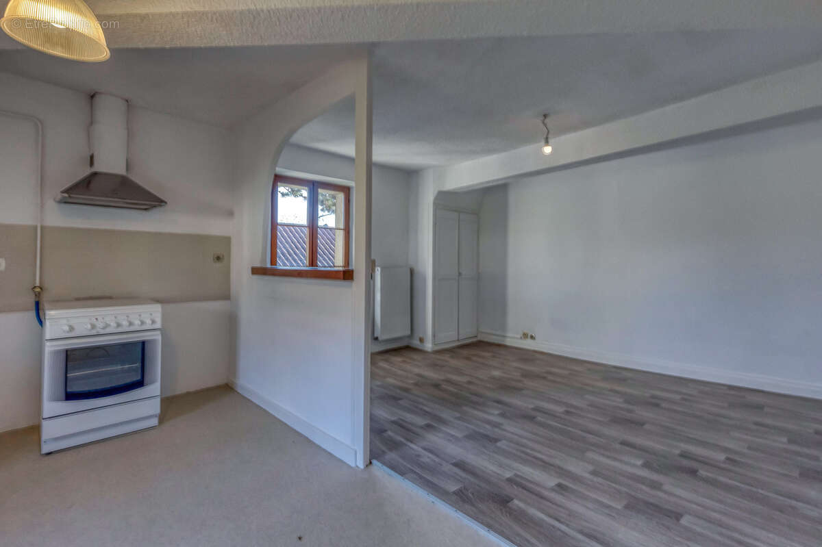 Appartement à SAINT-NAZAIRE-LES-EYMES