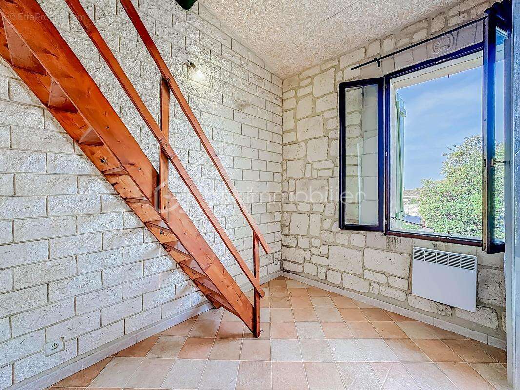 Maison à GALLARGUES-LE-MONTUEUX