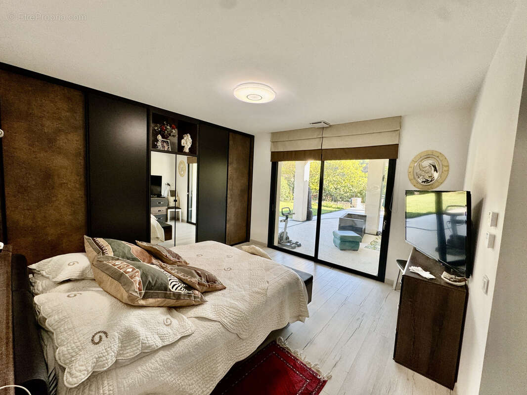 Maison à SAINTE-CECILE-LES-VIGNES