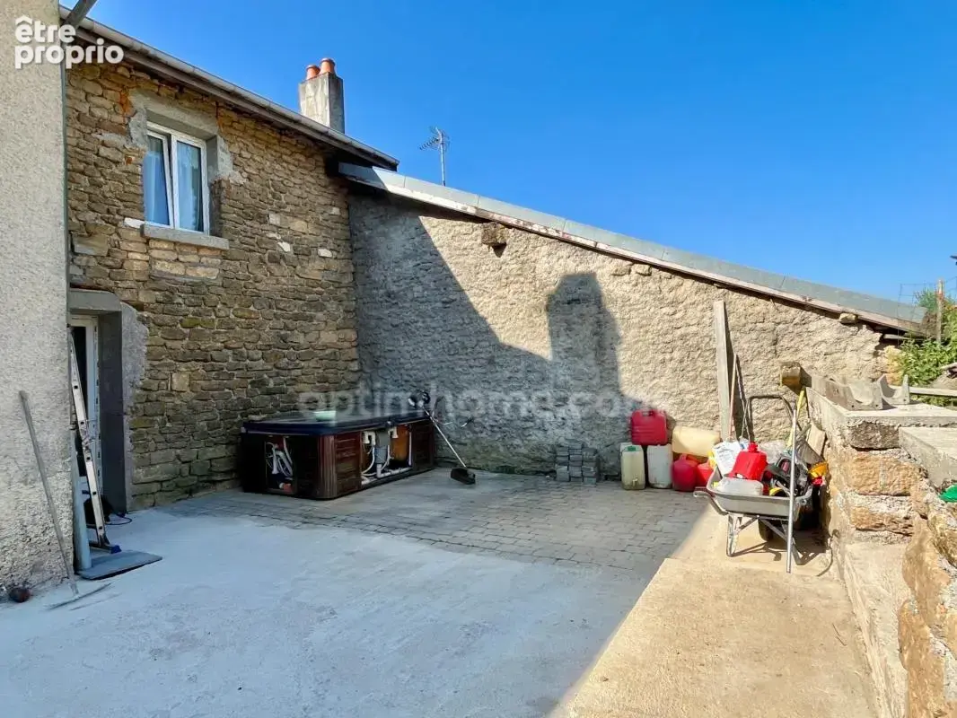 Maison familiale : 5 chambres, près de 80 m² de pièce de vie, une terrasse de 60 m² et un jardin de plus de 975 m² à Moulins-Sai - photo 15