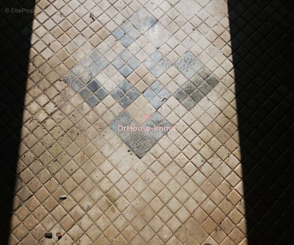 Maison à LOUVIGNE-DU-DESERT