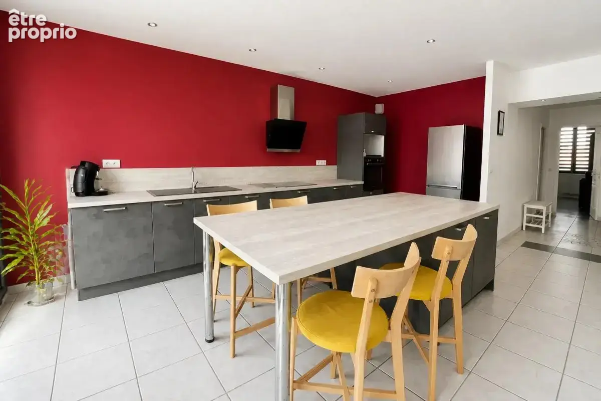 Appartement de 4 pièces de 107 m² à Saint-Étienne - photo 5